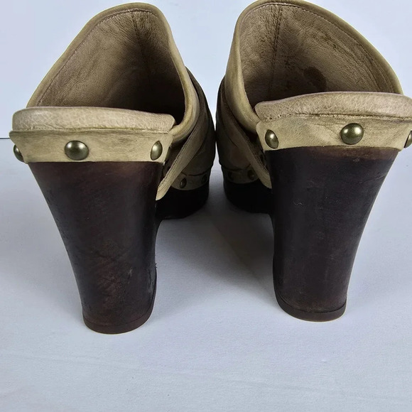 Ugg Women’s Natallie Leather Studded Platform Slip On Tan Clog Size 7 - Picture 12 of 16